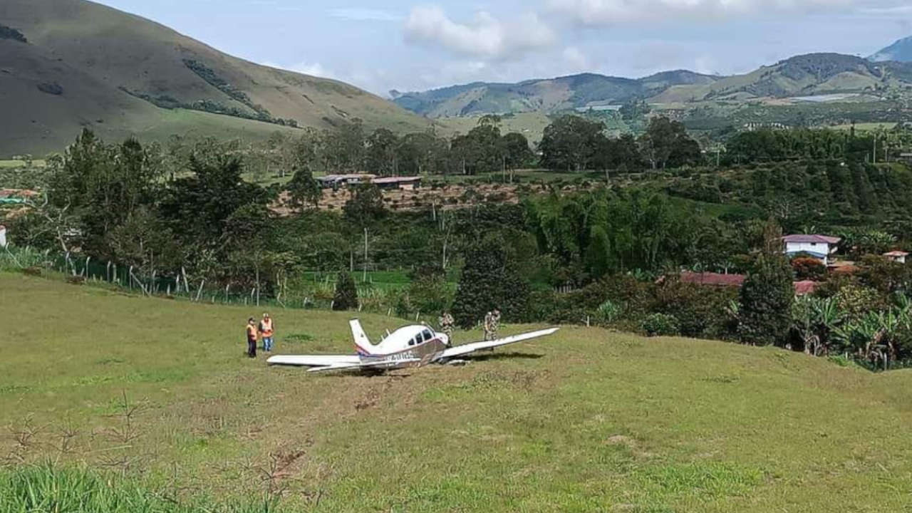 ¡Qué susto! En Urrao, avioneta se sale de la pista durante intento de aterrizaje Alerta de posible accidente aéreo en Yarumal: