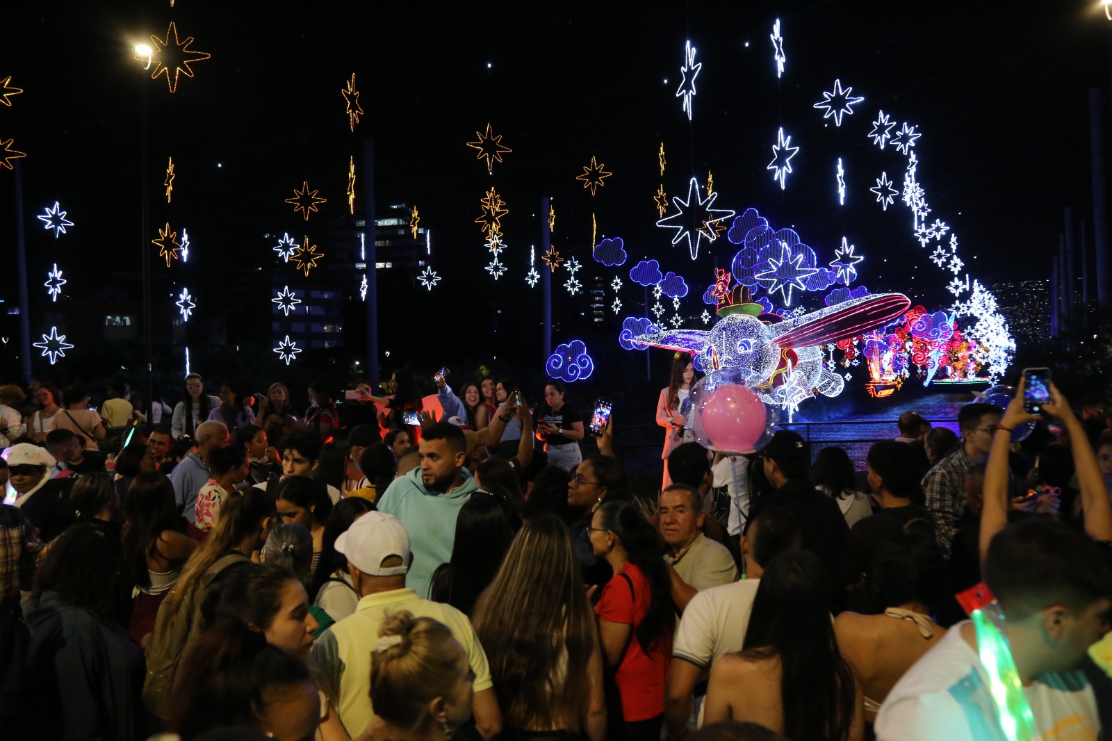 Alumbrados navideños de Medellín con horario especial el 31 de diciembre 2 medellin-alumbrados-navideños