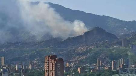 Bomberos de Medellín atienden incendio de cobertura vegetal en La Loma incendio-la-loma-medellin
