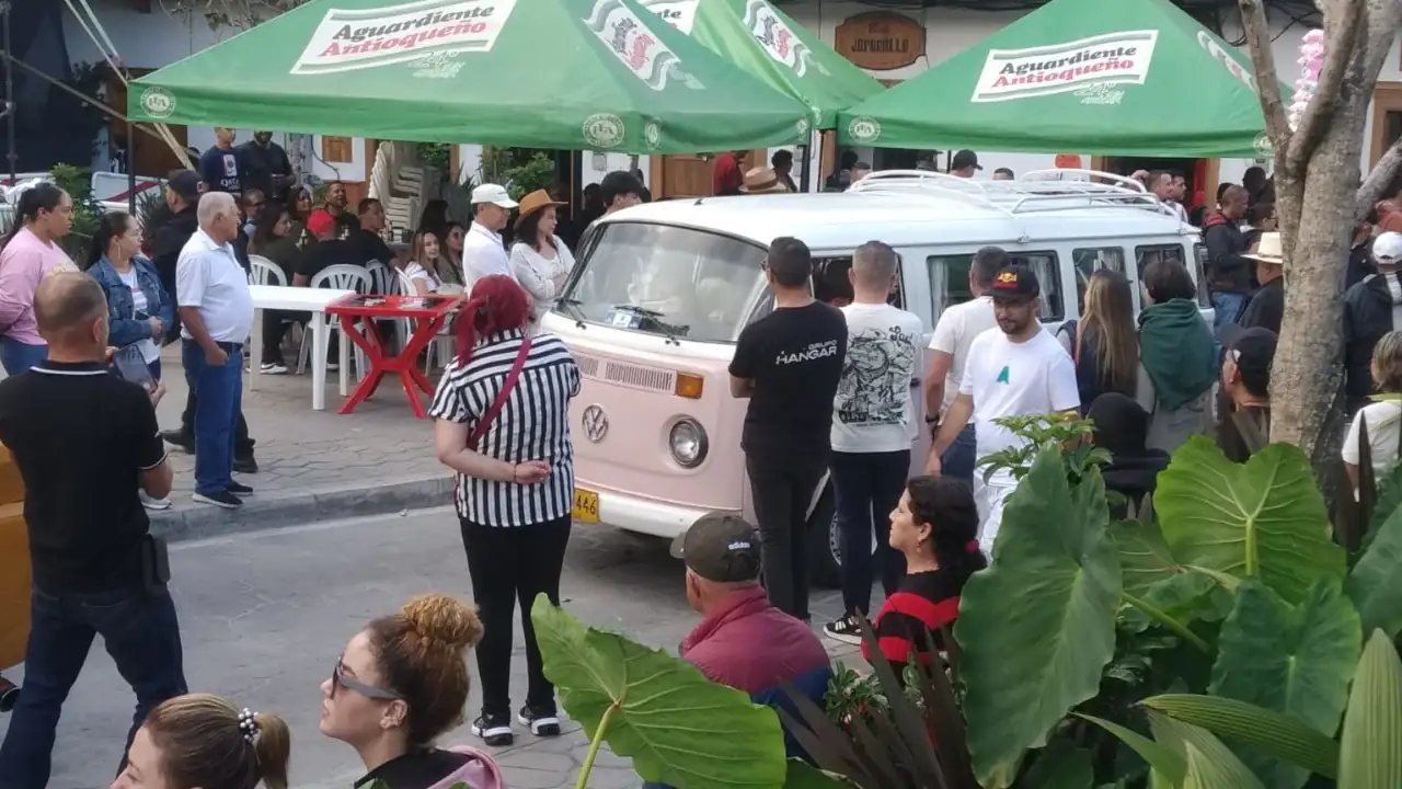 desfile-carros-clasicos-el-retiro-santiago-montoya