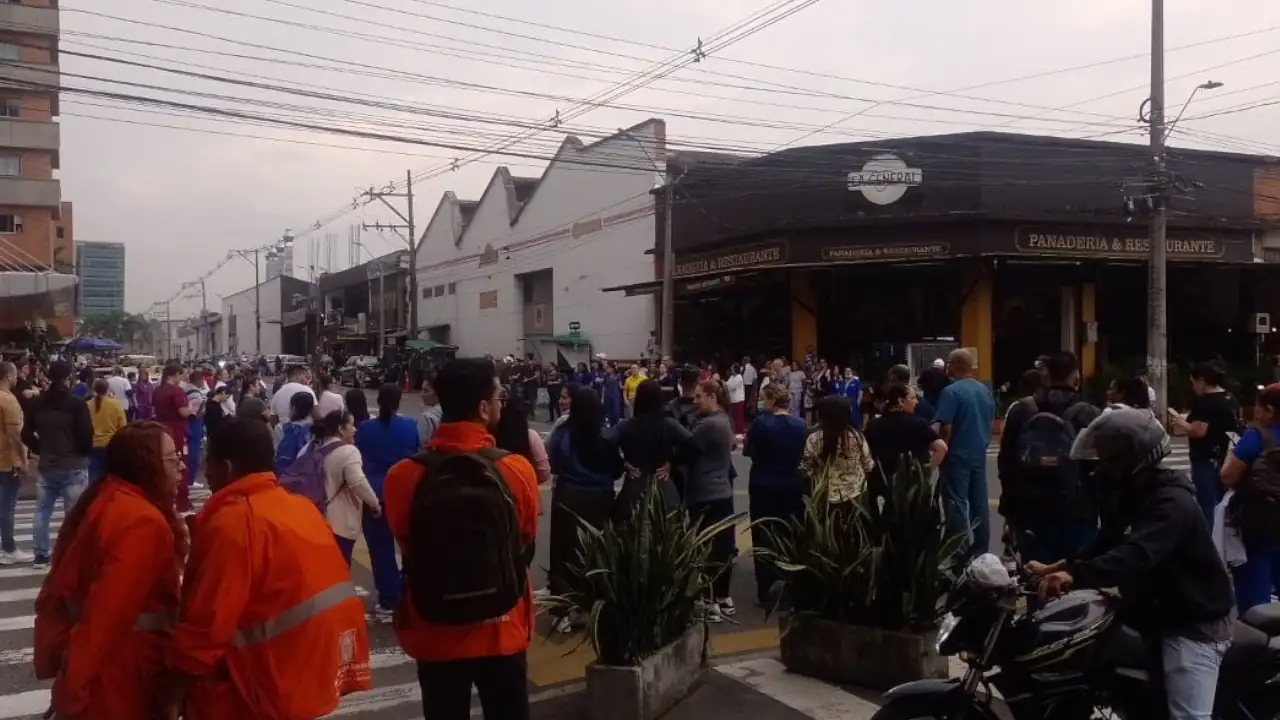Nueva protesta a las afueras del Hospital General De Medellín: empleados exigen pagos atrasados y mejoras en insumos protesta-hospital-general-de-medellin