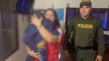 Policía rescata a dos niños abandonados en Yalí, Antioquia policia-rescata-niños-abandonados-yali