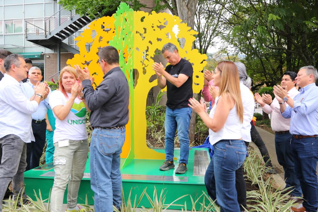 arbol-esperanza-homenaje-victimas-covid-antioquia