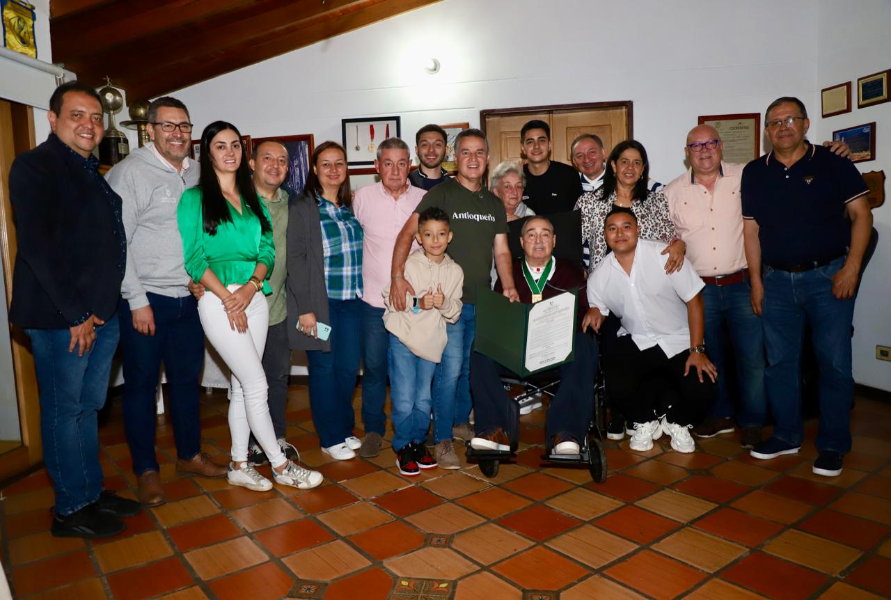 homenaje-a-profesor-luis-fernando-montoya-soto