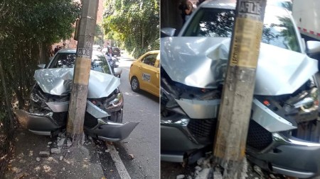 Vehículo sin frenos colisiona contra un poste en Robledo