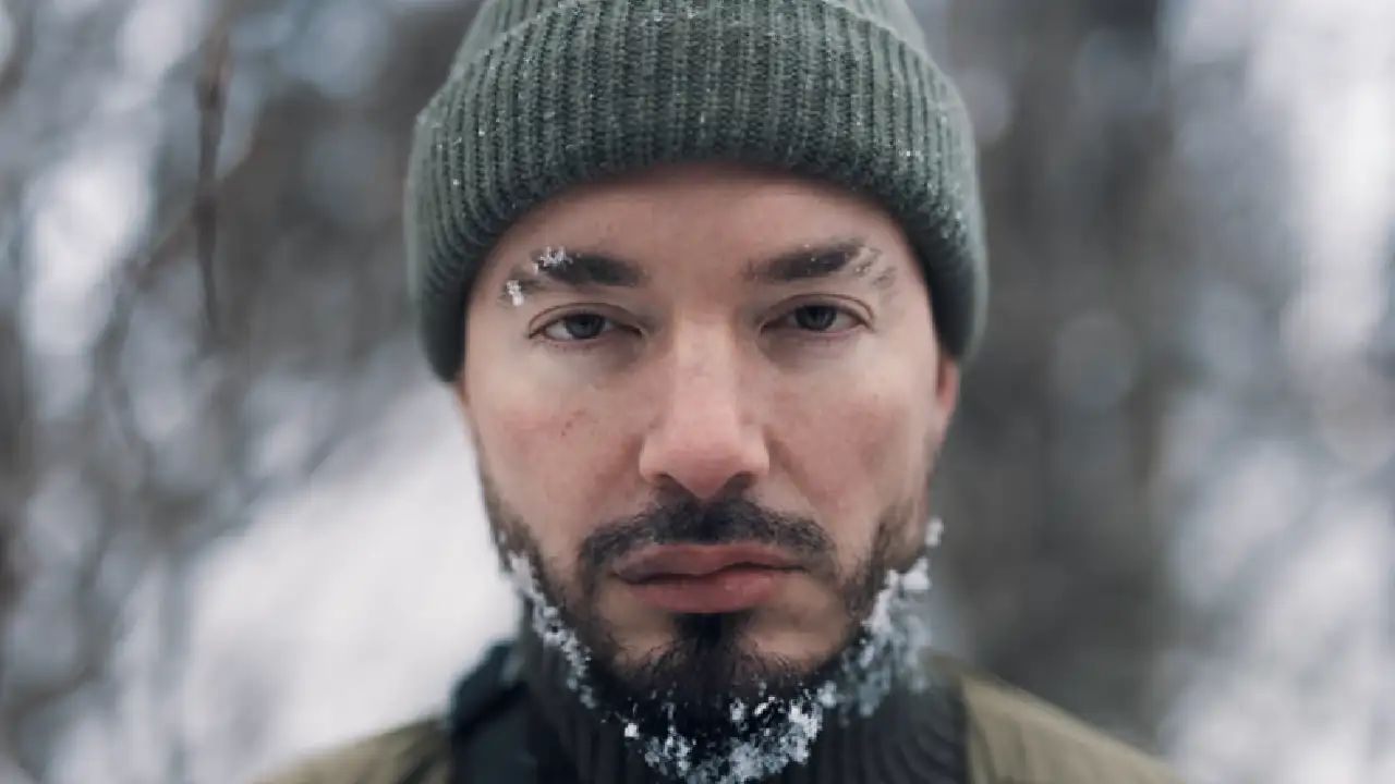 Nuevo sencillo de J Balvin, "Amigos": Un viaje musical a través del reggaetón y la reflexión