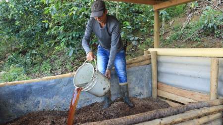 Capacitaciones ambientales benefician a más de100 familias caficultoras