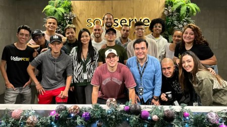Softserve formó jóvenes de la Comuna 13 de Medellín en habilidades tech softserve-comuna13-medellin