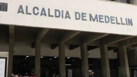 Gutiérrez denuncia que la administración que termina dejó amarrados contratos