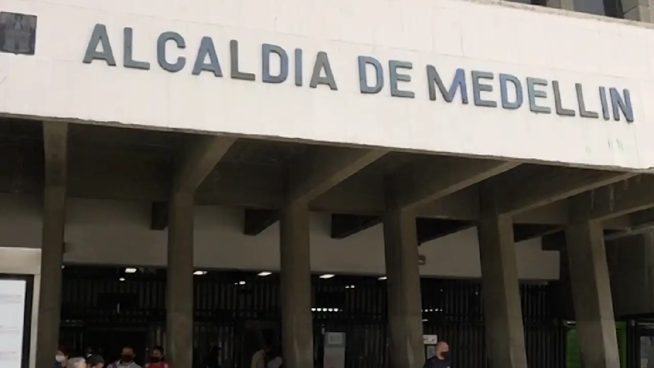 Gutiérrez denuncia que la administración que termina dejó amarrados contratos