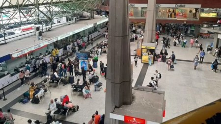 A esta hora se presenta gran congestión en la llegada y salida de pasajeros a la Terminal del Norte