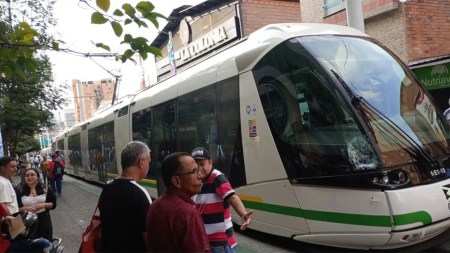 Incidente de tránsito generó bloqueo por donde conduce el Tranvía del Metro