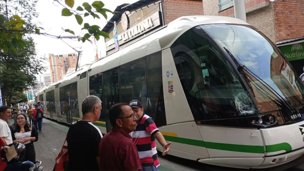 Incidente de tránsito generó bloqueo por donde conduce el Tranvía del Metro