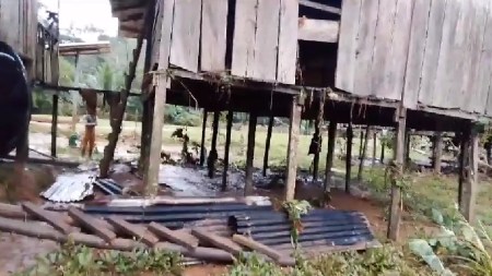 Fuertes lluvias dejan más de 10 viviendas destruidas en Vigia del Fuerte Fuertes lluvias dejan más de 10 viviendas destruidas en Vigia del Fuerte