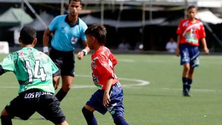 Baby futbol