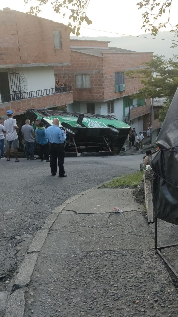 bus-20-pasajeros-volco-robledo