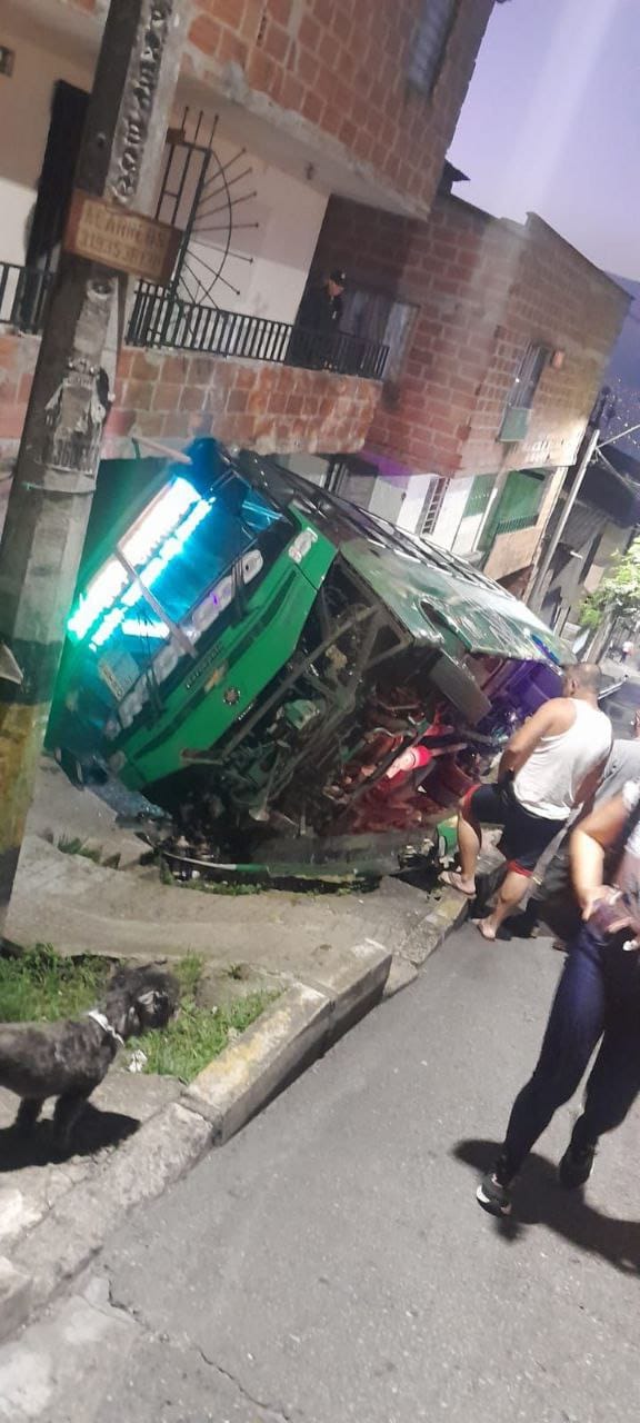 bus-20-pasajeros-volco-robledo