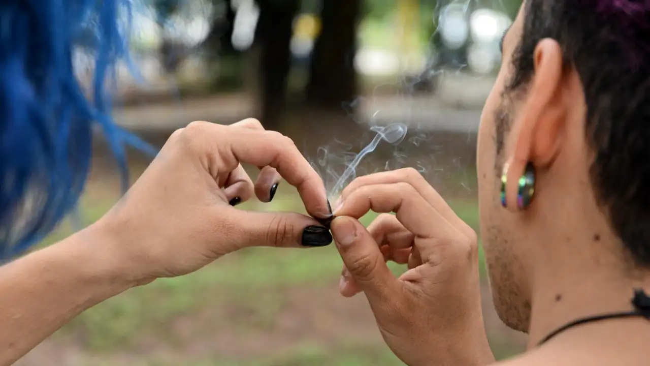 multa-decreto-prohibe-consumo-drogas-colegios