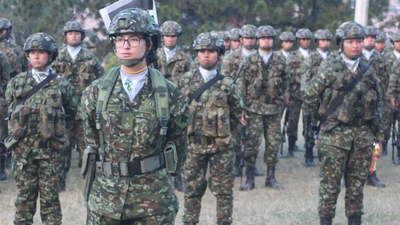 mujeres-graduadas-Ejército Nacional