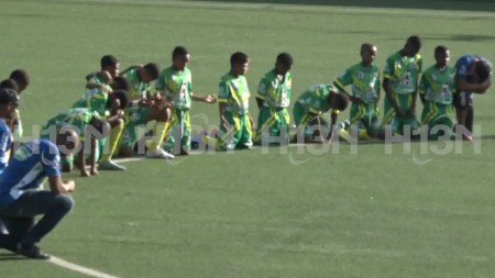 baby-futbol-niños-orando