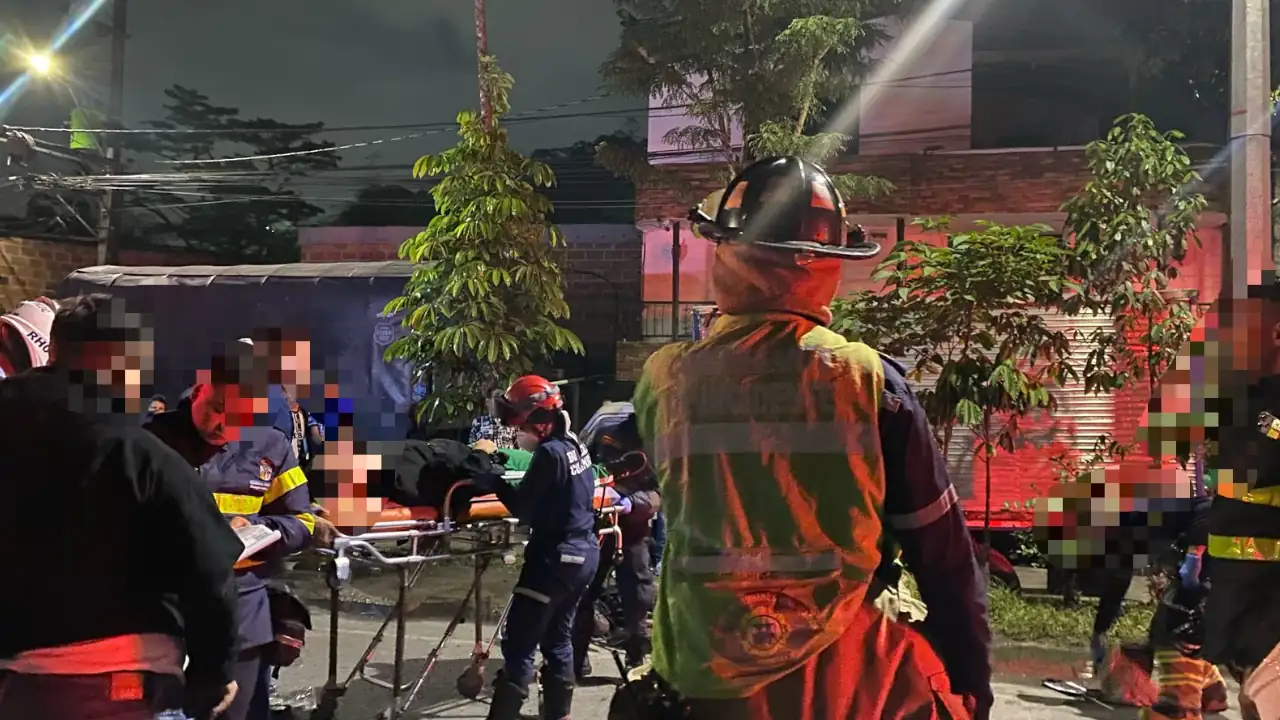 Dos motos chocaron en la Estrella, tres personas resultaron lesionadas