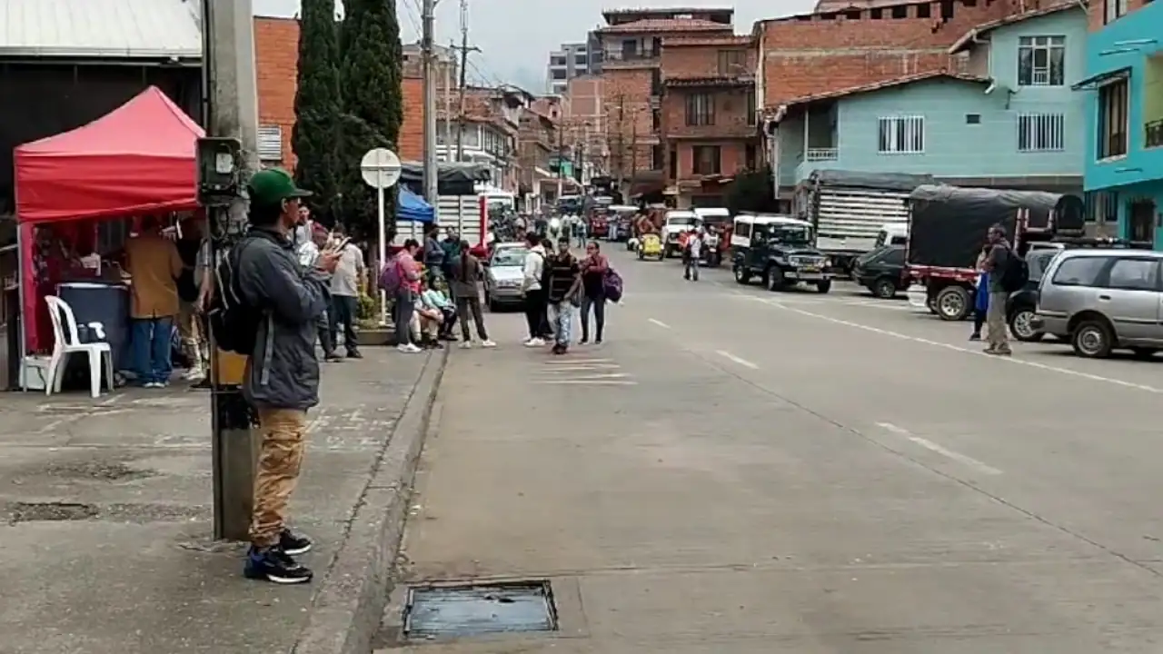 barbosa-barbosa-esperando-transporte