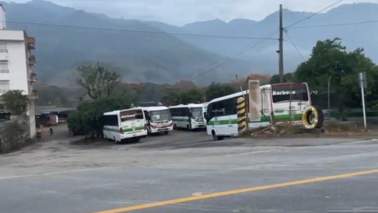 barbosa-barbosa-esperando-transporte