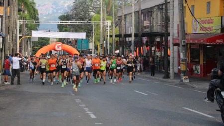 400-corredores-participaron-en-la-version-25-de-la-carrera-Atletica-Trepadores-a-La-Catedral-en-Envigado.