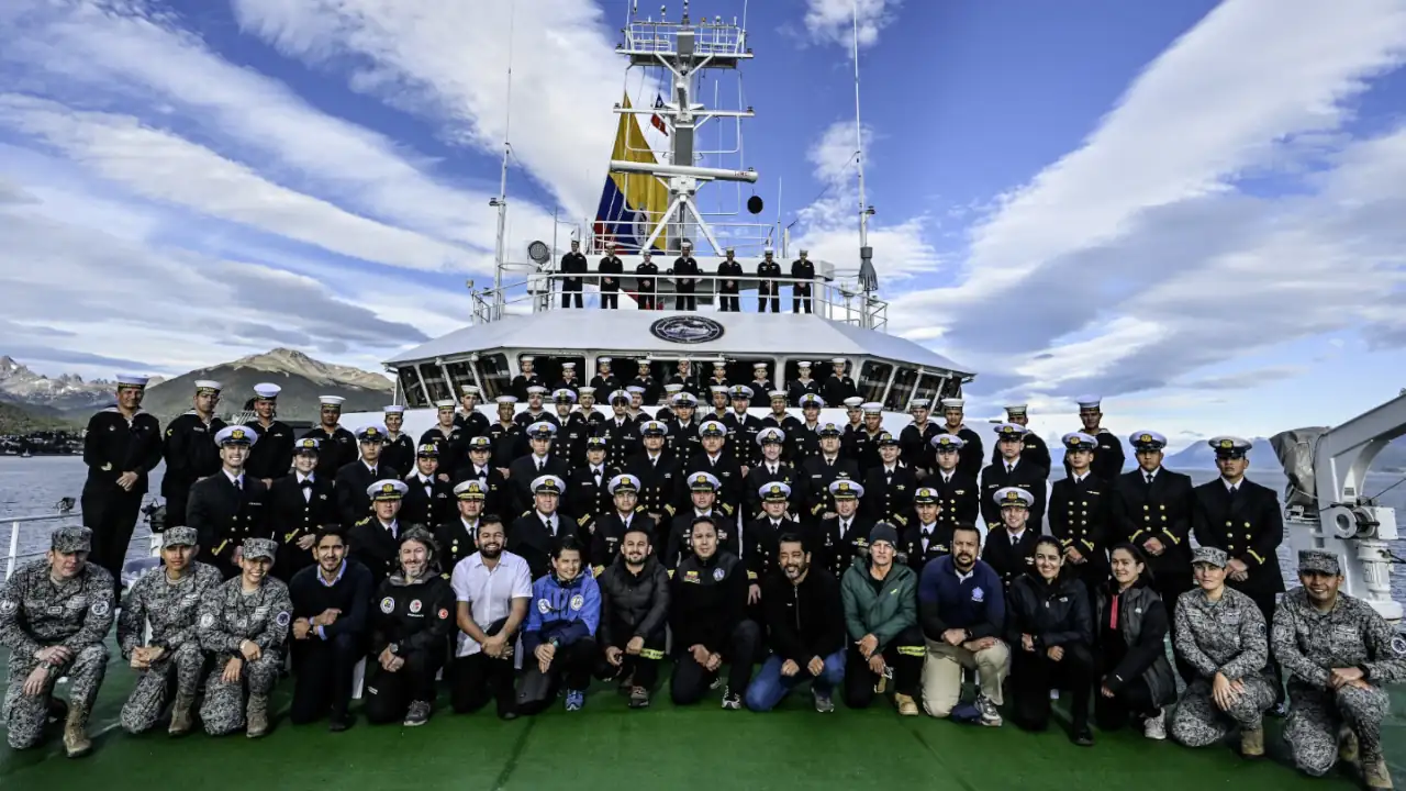 Colombia culmina expedición científica marina a la Antártica con el ARC "Simón Bolívar"