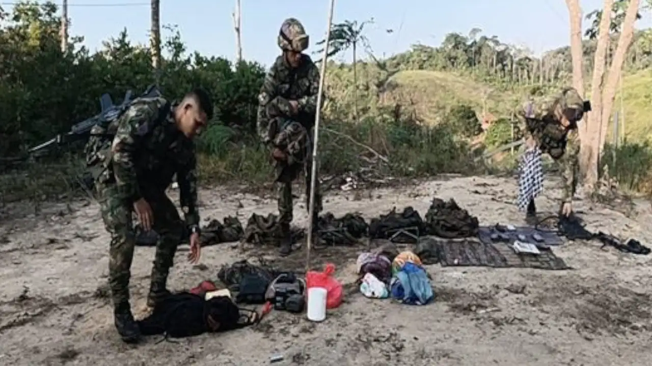 Ejercito-hallo-caleta-con-material-de-guerra-que-seria-del-Clan-del-Golfo-en-Caceres-Antioquia