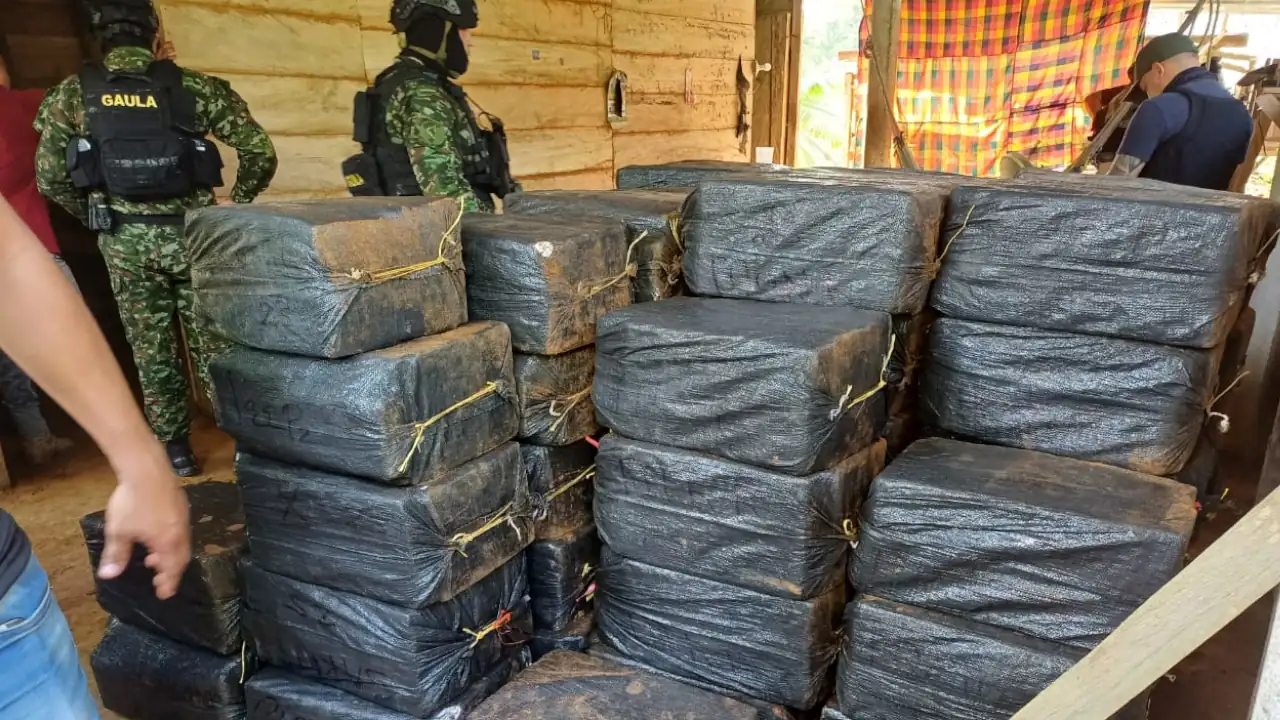 Fuerzas-Militares-descubren-bajo-tierra-cinco-toneladas-de-cocaina-en-Uraba.