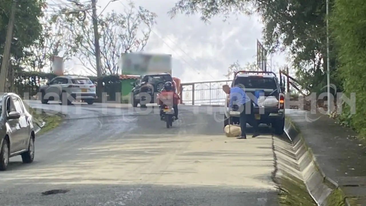 Poco-a-poco-se-normaliza-el-trafico-en-la-Loma-del-Escobero-en-Envigado