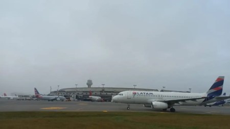 Por niebla está cerrado el Aeropuerto Internacional José María Córdova Por-niebla-esta-cerrado-el-Aeropuerto-Internacional-Jose-Maria-Cordova.
