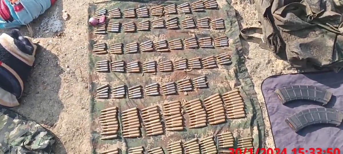 Ejercito-hallo-caleta-con-material-de-guerra-que-seria-del-Clan-del-Golfo-en-Caceres-Antioquia