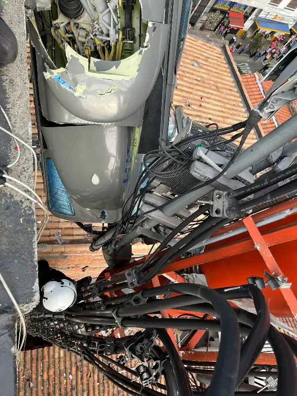 ¡Atención! Un helicóptero se estrelló en zona residencial de Manrique, comuna 3 de Medellín 2 accidente-helicoptero-medellin