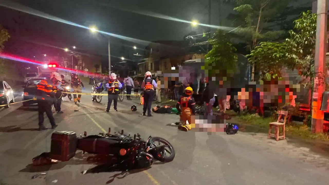 Dos motos chocaron en la Estrella, tres personas resultaron lesionadas