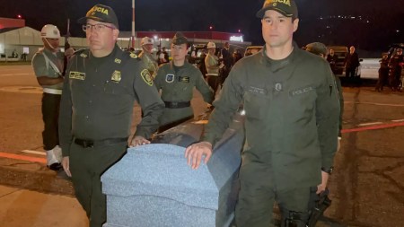 Rinden honores a cuatro policías fallecidos en accidente de helicóptero en Antioquia