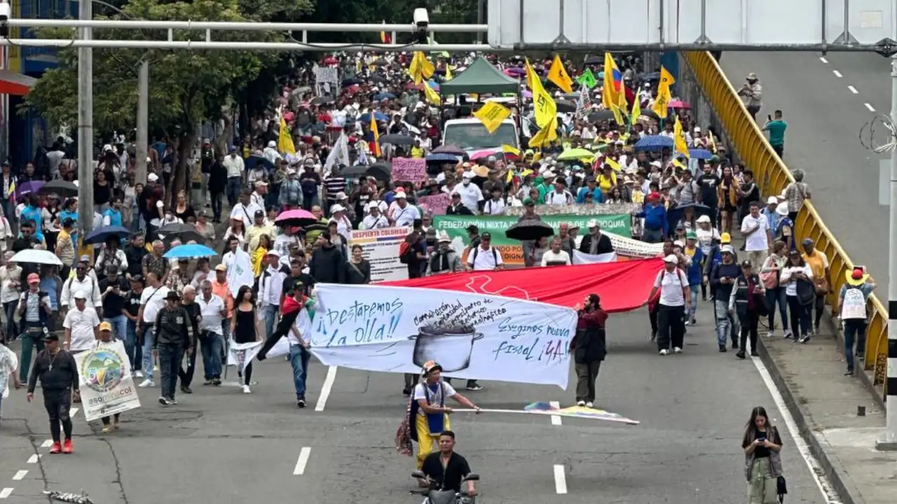 Marcha en Medellín: Hay cierre total en la Av. Ferrocarril