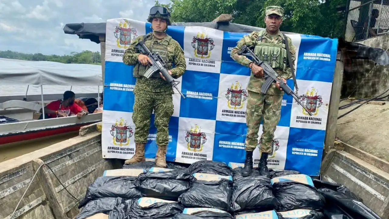 En una ruta entre Antioquia y Chocó la Armada incautó 60 toneladas de cemento y otros insumos para el procesamiento de pasta base de coca