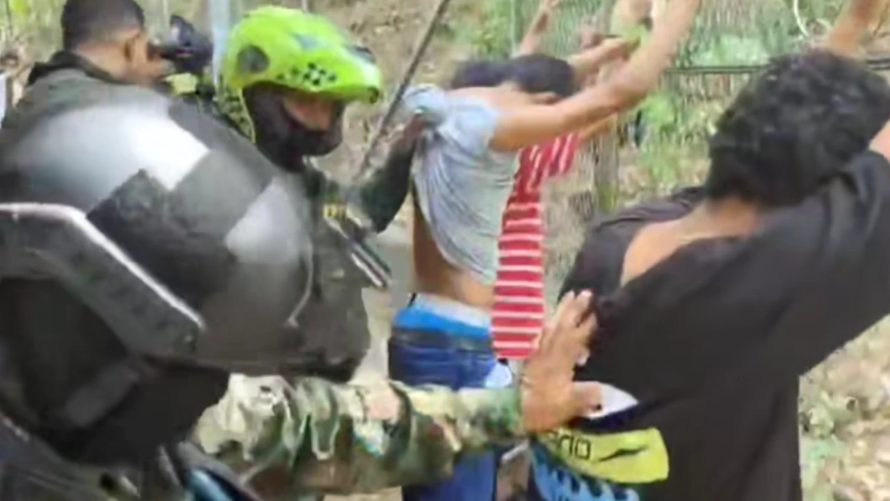 Capturaron en Caucasia a seis sujetos que vendían estupefacientes en colegios Capturaron en Caucasia a seis sujetos que vendían estupefacientes en colegios