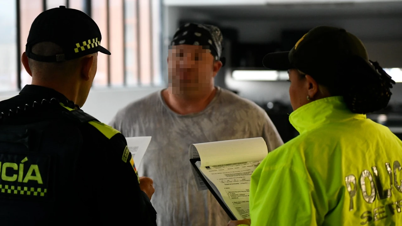 En un penthouse de La Floresta, capturaron a estadounidense por delitos sexuales a menores En un penthouse de La Floresta, capturan a estadounidense por delitos sexuales a menores