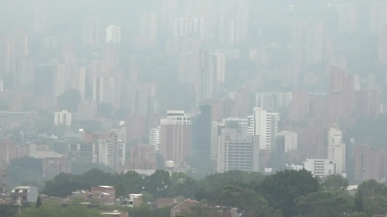 Hoy 7 de marzo, se registraron en alerta naranja 18 de las 19 estaciones medidoras de la calidad del aire alerta naranja-calidad-del-aire-medellin