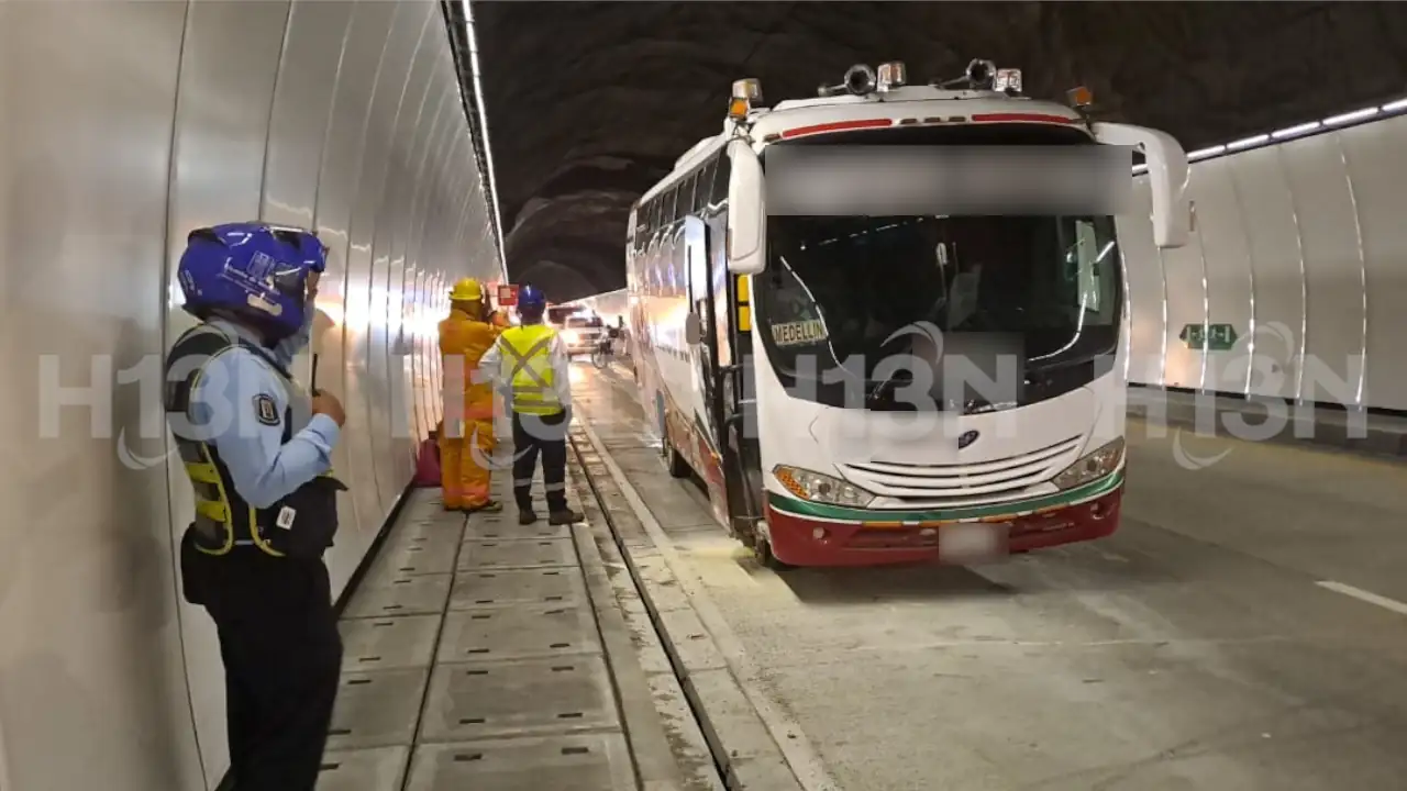 Bus se incendió en el Túnel de Occidente