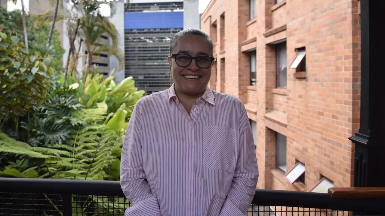 María, la epidemióloga que lleva 20 años monitoreando la salud de los vendedores ambulantes de Medellín epidemióloga