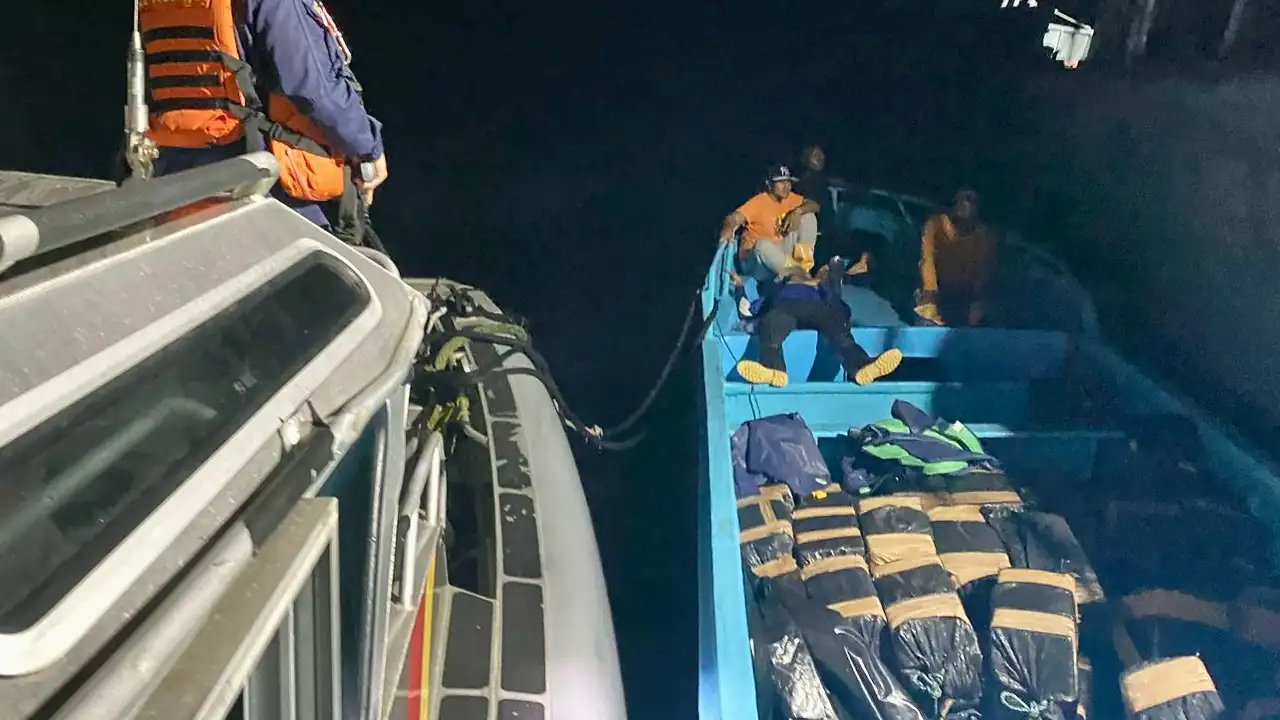 La Armada de Colombia incautó una embarcación con 67 bultos de ‘Coca’ que iba para Centroamerica