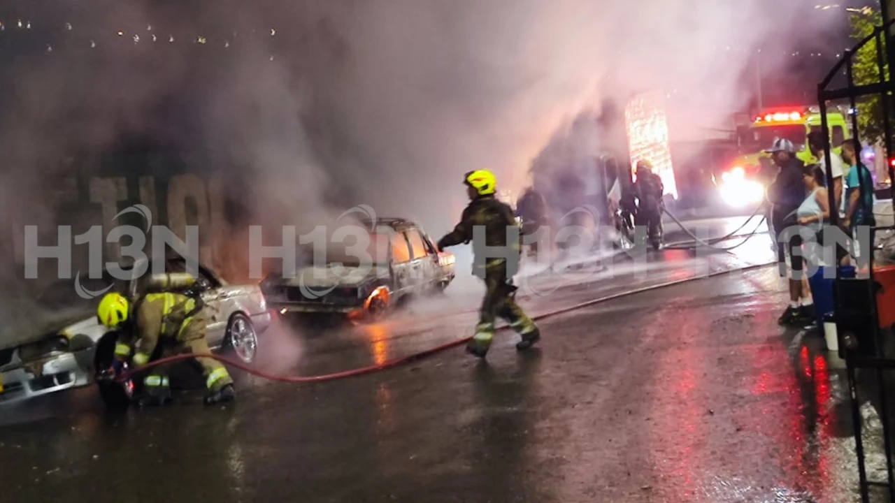 Se logró controlar el incendio de los 3 vehículos en San Cristóbal: no hubo heridos incedio san cristobal controlasda