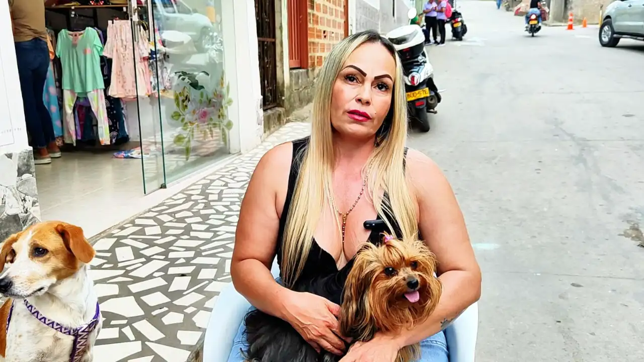 En San Roque se eligió a la Gran San Rocana de Oro, una mujer que rescata y alimenta perritos callejeros 1 gran-san-rocana-de-oro-rescata-alimenta-perritos-callejeros
