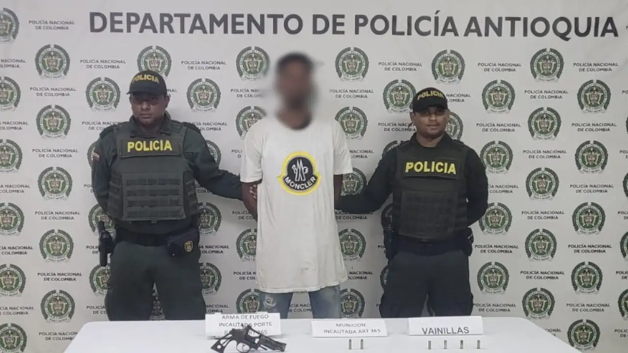 En Caucasia intentaron quitarle la vida a tiros a un joven, minutos después la Policía capturó a un hombre con un revólver En Caucasia intentaron quitarle la vida a tiros a un joven, minutos después la Policía capturó a un hombre con un revólver