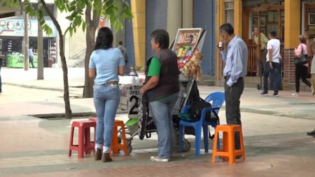 Más del 50% de los vendedores ambulantes del centro padecen enfermedades asociadas a la contaminación atmosférica vendedores