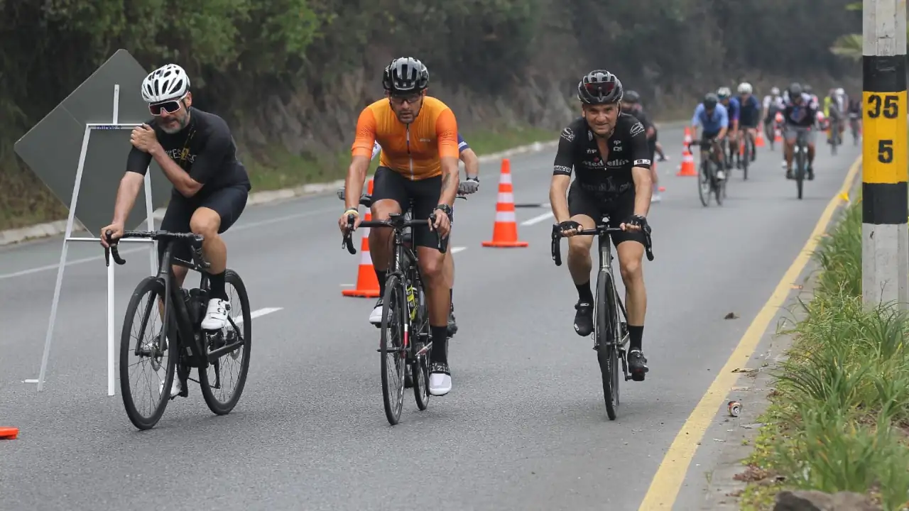 Cientos-de-deportistas-disfrutaron-de-la-reapertura-de-la-ciclovia-Las-Palmas.